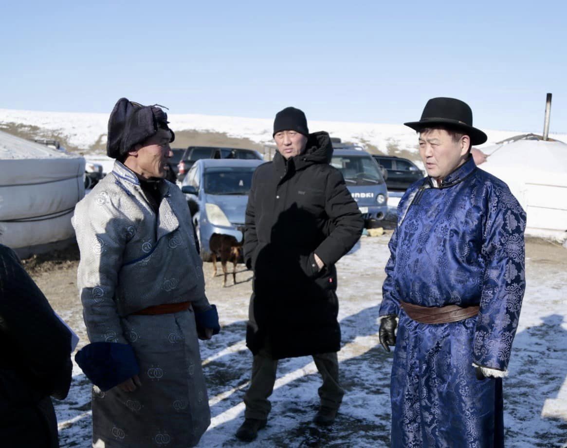 Хүнс, хөдөө аж ахуй, хөнгөн үйлдвэрийн сайд Х.Болорчулуун  Хэнтий аймгийн Хэрлэнбаян-Улаан отрын бүс нутгийн өвөлжилтийн нөхцөл байдалтай танилцлаа.